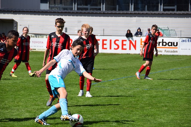 懂球帝12周年120大瞬间决赛：梅西捧大力神杯PK武磊绝平巴萨