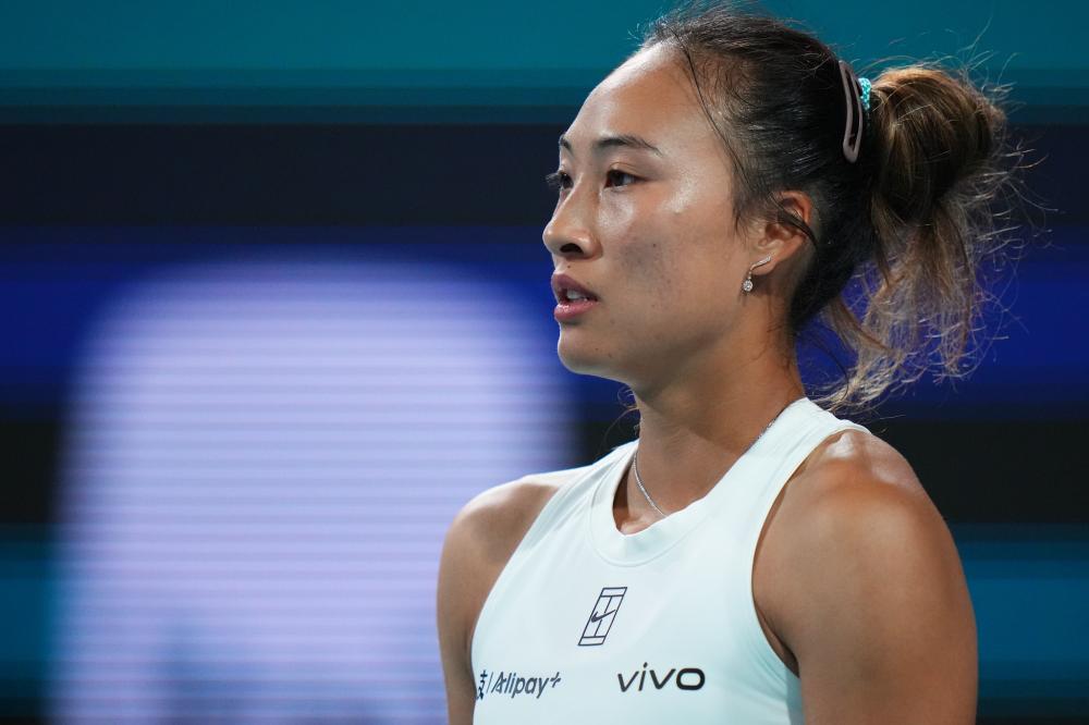 官方：本轮港超联赛延期进行，中国香港各代表队将臂缠黑纱出战